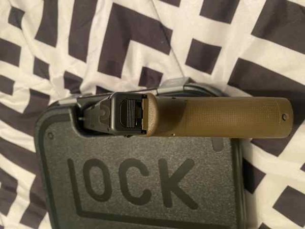 LNIB VICKERS GLOCK 17FDE - Image 2