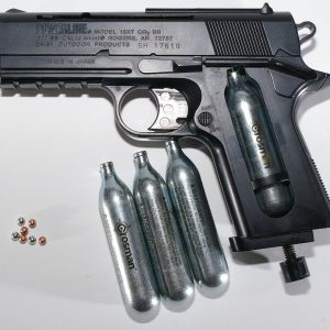 BB gun with CO2 and BBs